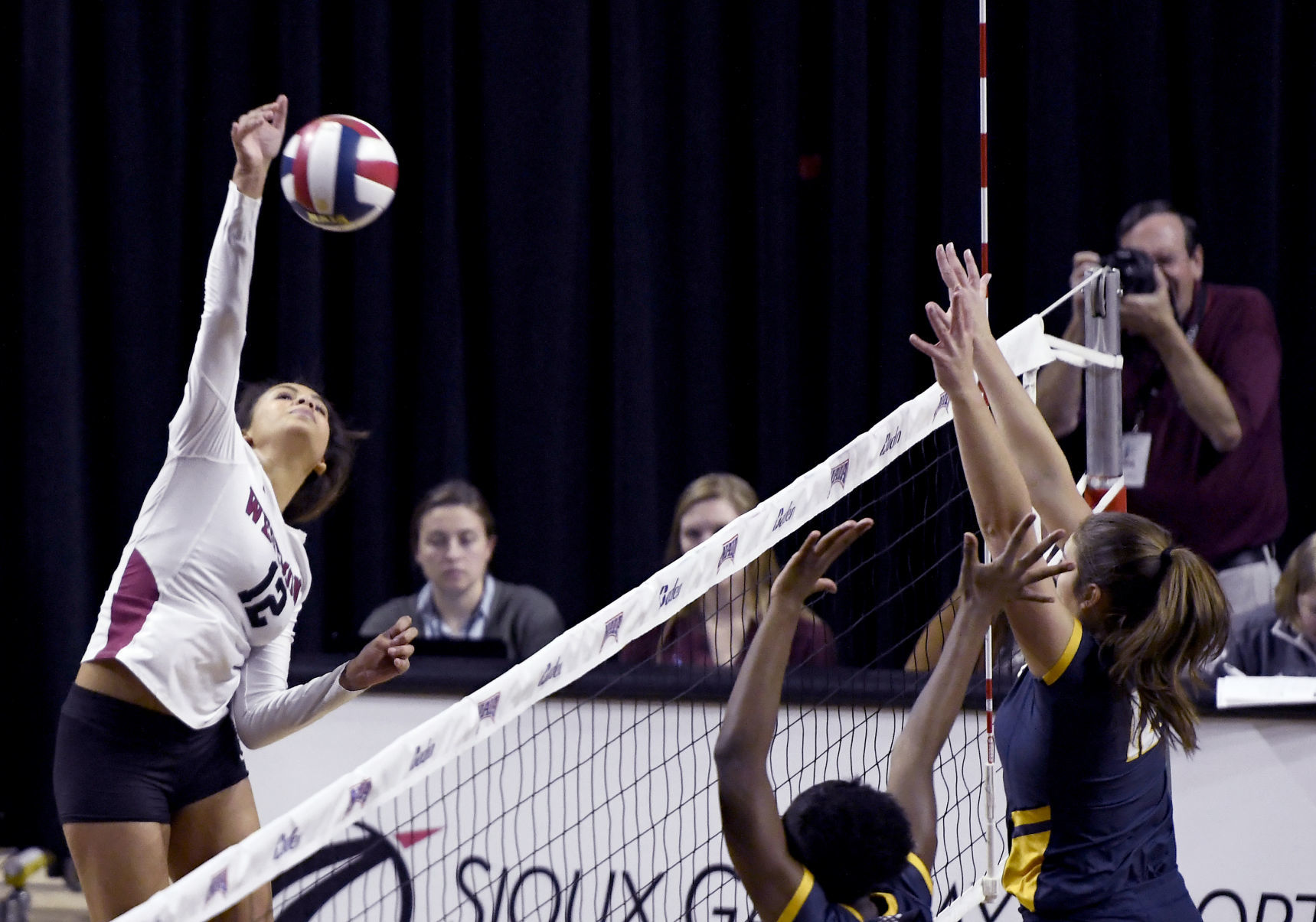 Marian defeats Westmont 3-0 for NAIA volleyball championship title